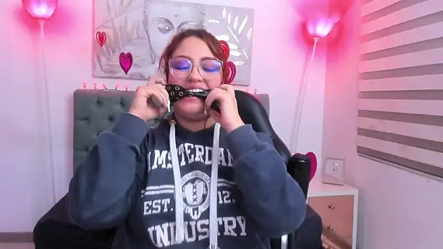 Camiila Osorio online show from February 14, 2025, 8:42 am