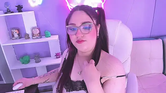 Camiila Osorio online show from September 29, 2025, 7:40 pm