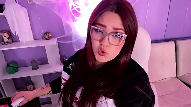 Camiila Osorio online show from October 17, 2025, 8:22 pm