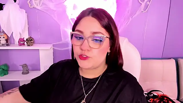 Camiila Osorio online show from October 20, 2025, 7:03 pm