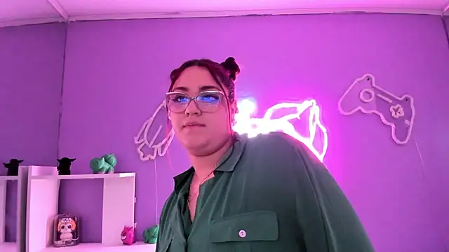 Camiila Osorio online show from November 6, 2025, 7:26 pm