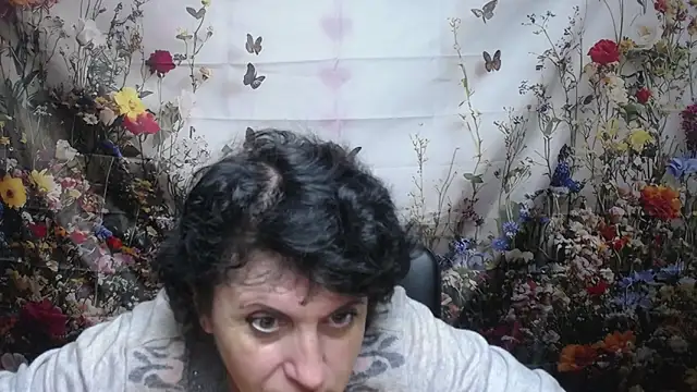 LuciaMii online show from September 12, 2025, 5:07 am