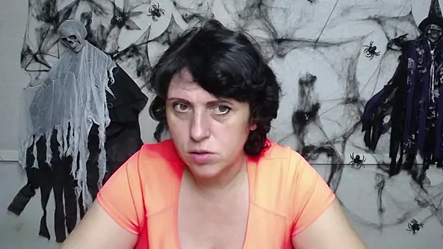 LuciaMii online show from October 25, 2025, 5:04 am