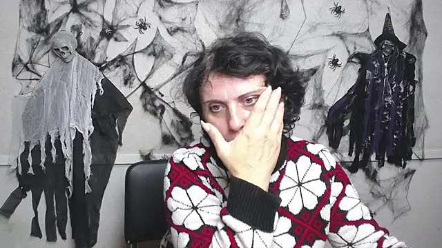 Snapshot of LuciaMii chatting on November 11, 2025, 6:02 am LuciaMii online show from November 11, 2025, 6:02 am