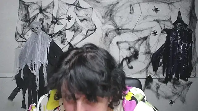 Snapshot of LuciaMii chatting on November 15, 2025, 6:15 pm LuciaMii online show from November 15, 2025, 6:15 pm