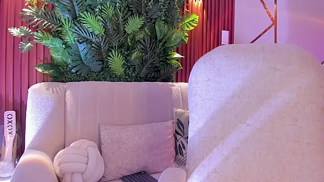 Snapshot of foxxxmegan chatting on October 21, 2025, 4:08 pm foxxxmegan online show from October 21, 2025, 4:08 pm