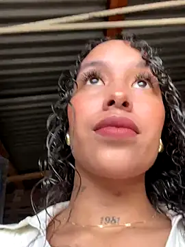 MarieLeon online show from December 14, 2025, 8:13 pm