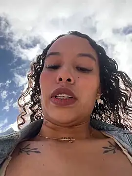 MarieLeon online show from January 15, 2026, 8:01 pm