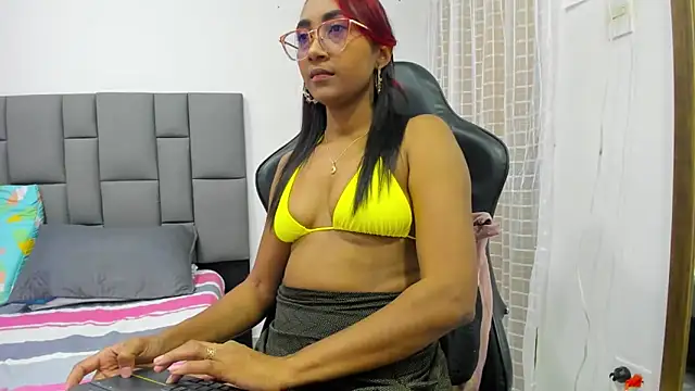 Snapshot of MurphyAngelina chatting on February 8, 2025, 1:43 am MurphyAngelina online show from February 8, 2025, 1:43 am