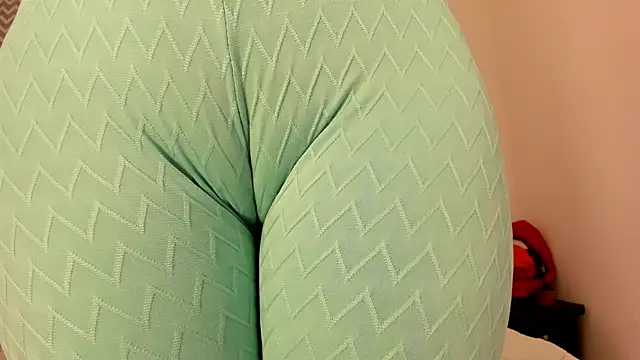 cloehonney online show from October 7, 2025, 7:55 pm