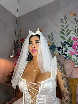 kiim taaylor online show from October 14, 2025, 7:25 pm