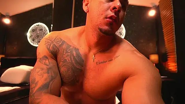 MassimoWalton2 online show from November 17, 2025, 2:12 pm