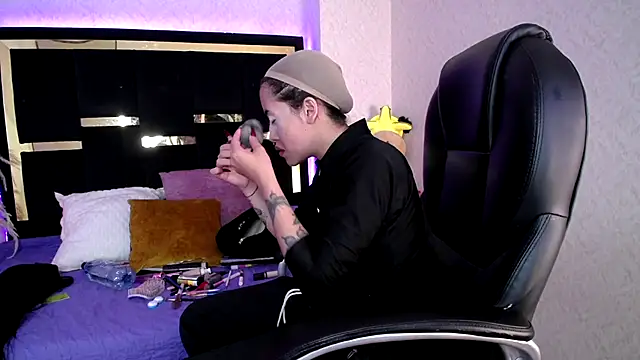 Bunny O online show from November 11, 2025, 9:15 pm