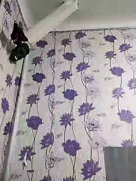 SweetLeila40 online show from February 8, 2025, 4:57 pm