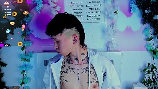 juniior 2311  online show from January 29, 2025, 1:27 am