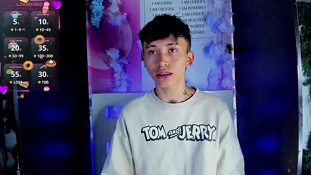 juniior 2311  online show from February 10, 2025, 7:38 pm