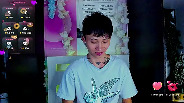 juniior 2311  online show from February 16, 2025, 9:05 pm