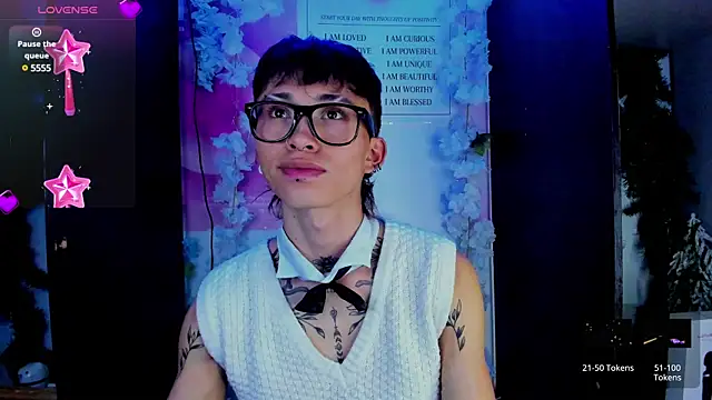 juniior 2311  online show from February 19, 2025, 7:27 pm