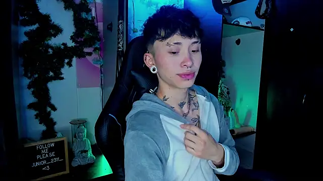 juniior 2311  online show from March 14, 2025, 11:23 am