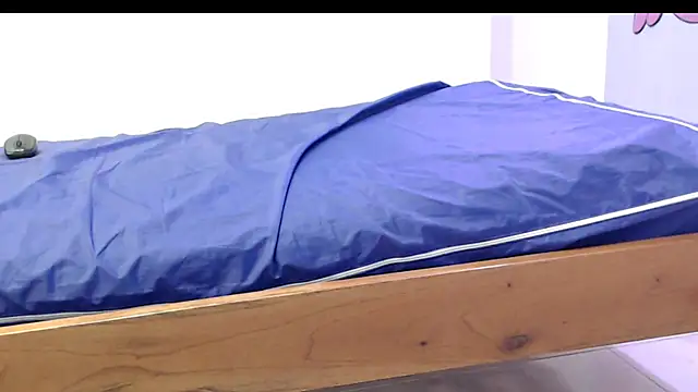 Snapshot of evaleribigtits18 chatting on November 15, 2025, 7:10 pm evaleribigtits18 online show from November 15, 2025, 7:10 pm