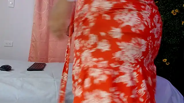 Snapshot of evaleribigtits18 chatting on December 14, 2025, 4:01 pm evaleribigtits18 online show from December 14, 2025, 4:01 pm