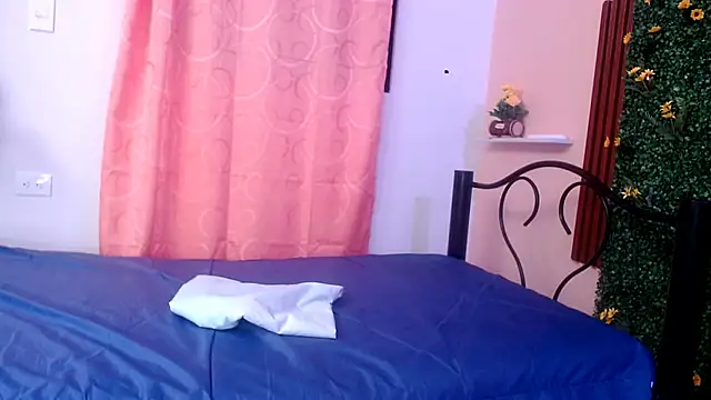 Snapshot of evaleribigtits18 chatting on January 10, 2026, 12:23 am evaleribigtits18 online show from January 10, 2026, 12:23 am