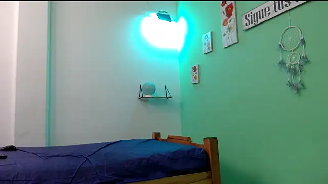 evaleribigtits18 online show from March 19, 2026, 1:42 am