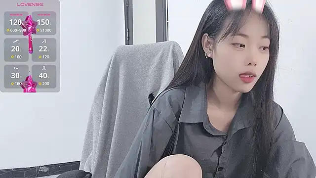 Lvy--v online show from December 12, 2024, 7:48 pm