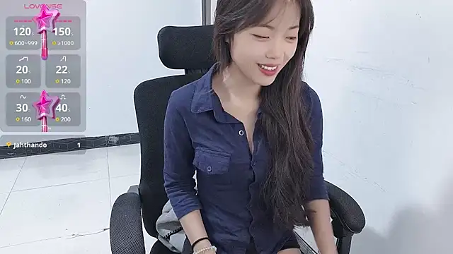 Lvy--v online show from December 26, 2024, 10:52 pm