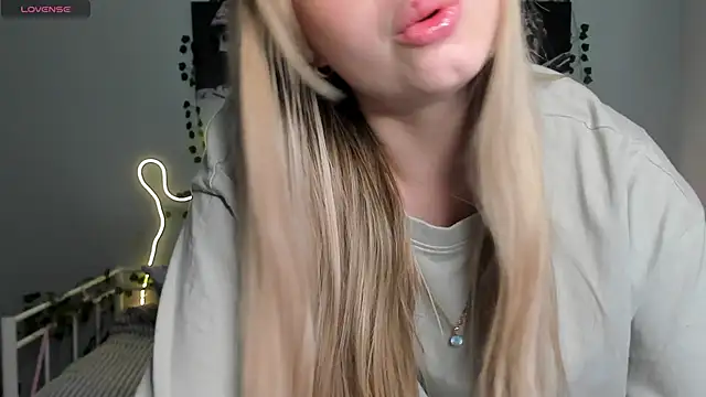 Snapshot of Melissa_babs chatting on December 23, 2024, 5:28 am Melissa babs online show from December 23, 2024, 5:28 am