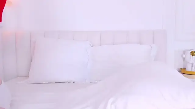 MoonAngelic online show from December 30, 2024, 2:42 am