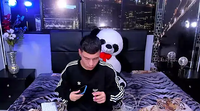 salvadorgomezx online show from December 13, 2024, 1:48 am