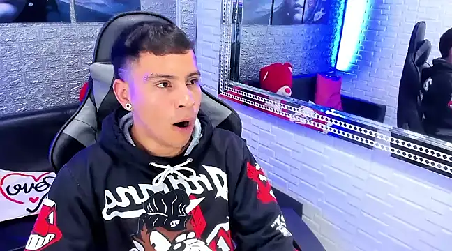 salvadorgomezx online show from December 19, 2024, 10:53 pm