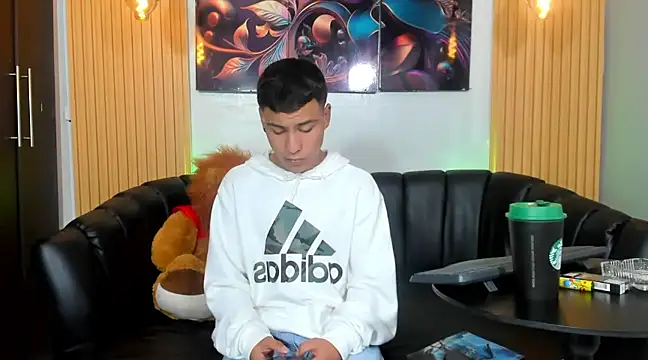 salvadorgomezx online show from December 21, 2024, 4:14 pm