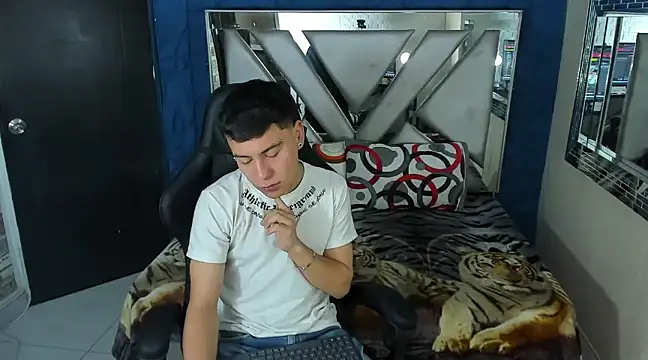 salvadorgomezx online show from January 23, 2025, 12:52 pm