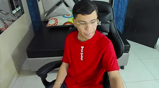 salvadorgomezx online show from January 25, 2025, 2:03 pm