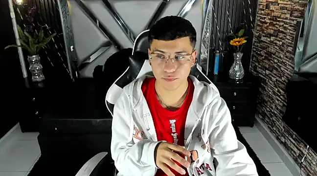 salvadorgomezx online show from February 13, 2025, 2:45 am