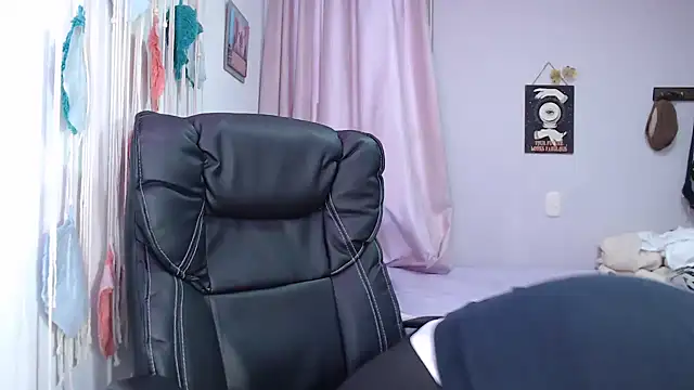 yulieth anamar online show from December 16, 2024, 10:34 pm