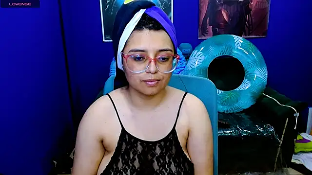 X CHERRY XX online show from March 13, 2025, 9:26 pm