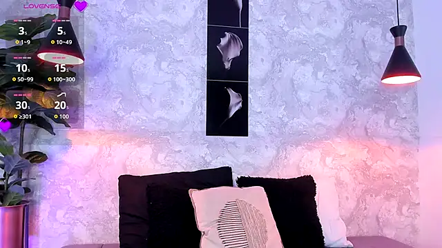 lilicooper  online show from September 13, 2025, 3:50 am