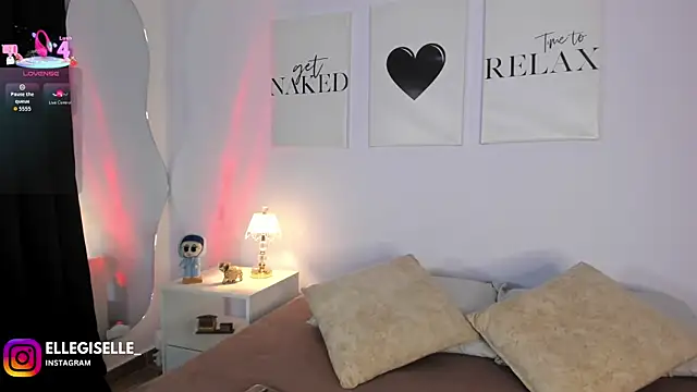 Snapshot of ElleGisellee chatting on June 1, 2026, 9:44 am ElleGisellee online show from June 1, 2026, 9:44 am