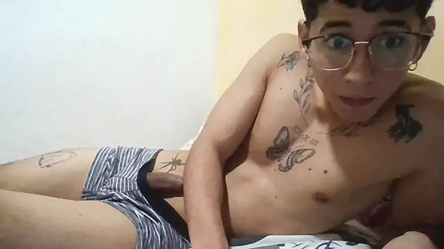 Snapshot of Dillom420 chatting on December 12, 2024, 8:14 am Dillom420 online show from December 12, 2024, 8:14 am