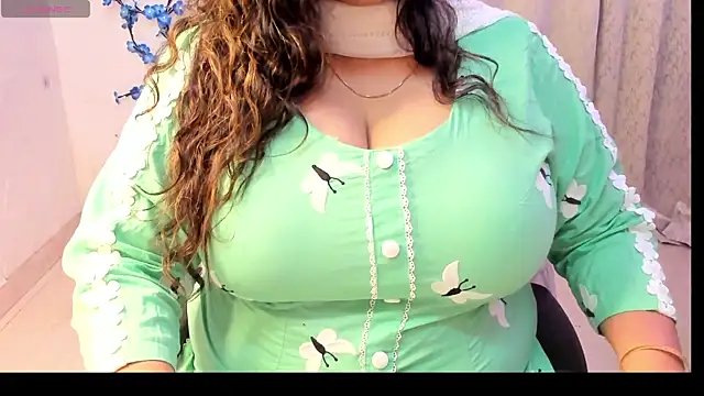 Snapshot of Gulabi_Queen chatting on November 1, 2025, 5:04 pm Gulabi Queen online show from November 1, 2025, 5:04 pm