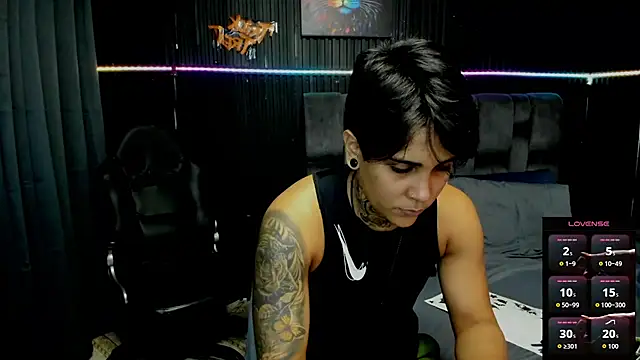 ZhoeStrong online show from October 31, 2025, 9:49 pm