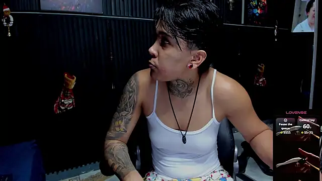 ZhoeStrong online show from December 2, 2025, 10:16 pm