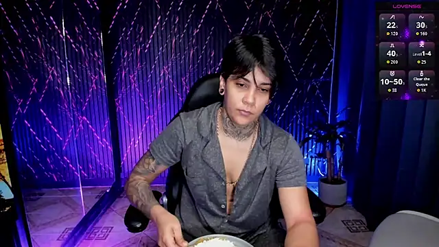 ZhoeStrong online show from February 1, 2026, 8:07 pm