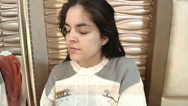 sofiaclauss online show from October 13, 2025, 9:48 pm