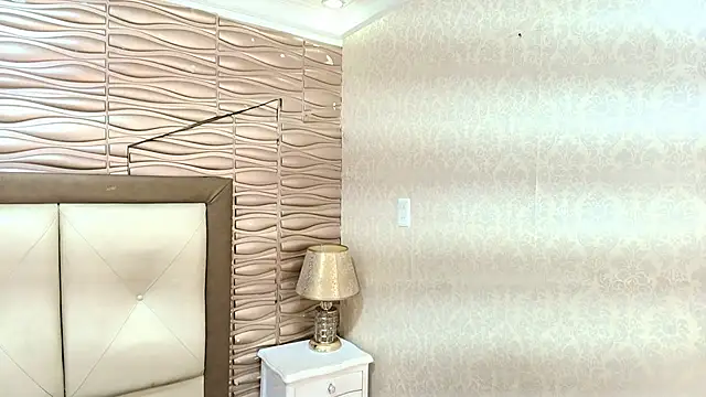 sofiaclauss online show from October 20, 2025, 9:04 pm