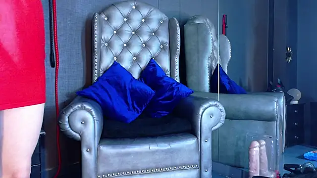 LusstCruella online show from November 22, 2025, 2:10 am