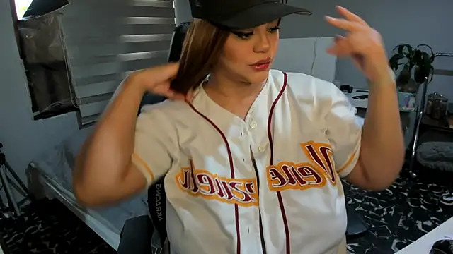 cattleya campbell online show from September 12, 2025, 9:59 pm